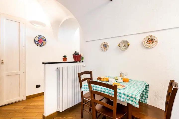 Bed & Breakfast L'Erica Finale Ligure Exteriör bild